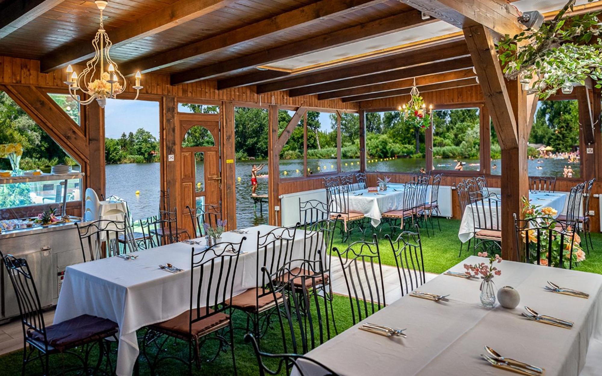 Veresegyház Eden Lounge Restaurant & Pension מראה חיצוני תמונה