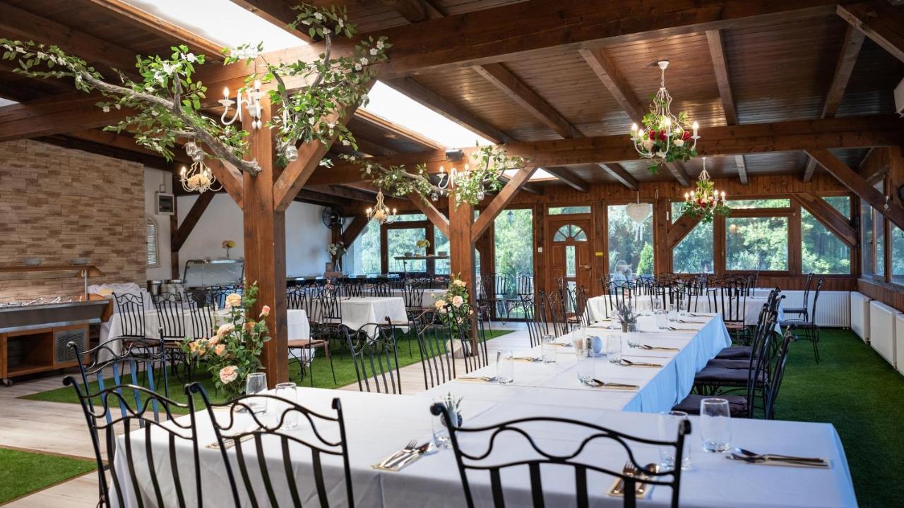 Veresegyház Eden Lounge Restaurant & Pension מראה חיצוני תמונה