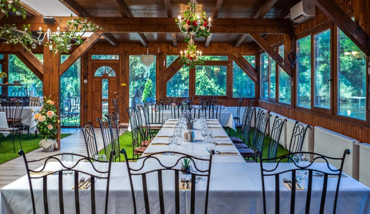 Veresegyház Eden Lounge Restaurant & Pension מראה חיצוני תמונה