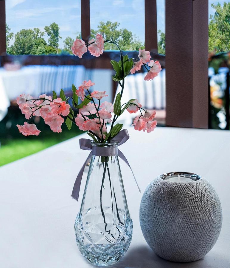 Veresegyház Eden Lounge Restaurant & Pension מראה חיצוני תמונה