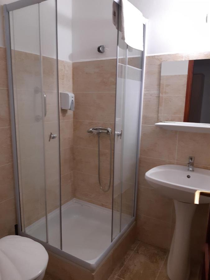 Veresegyház Eden Lounge Restaurant & Pension מראה חיצוני תמונה